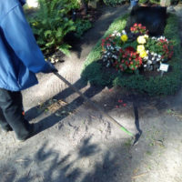 Grabpflege in Leipzig - Das Säubern der Grabstelle