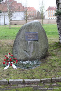 Gedenkstein der Opfer des zweiten Weltkrieges - Friedhof Holzhausen