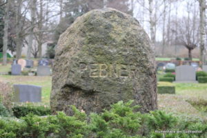 Grabstätte Rebner - Friedhof Holzhausen